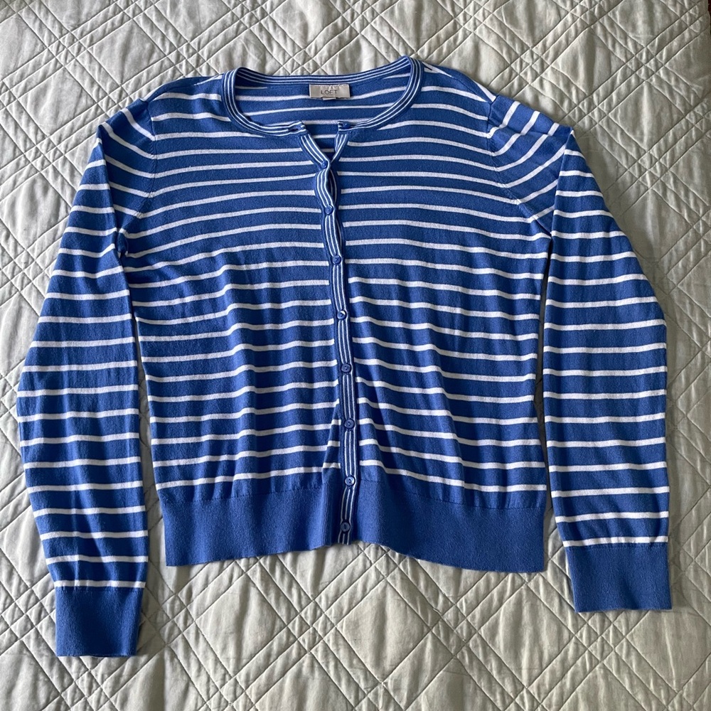 Ann Taylor Loft cardigan. Women’s M, lightweight. Perfect for endless summer.